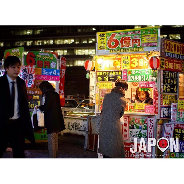 Tokyo Night ! Les guérites pour jouer au loto et tenter sa chance de changer de vie !