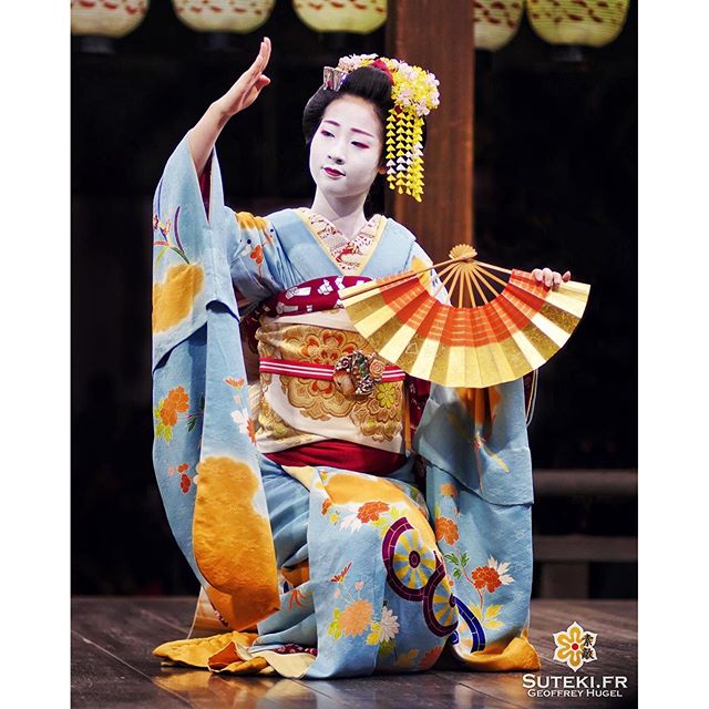 Les maikos entrent dans la danse au festival Higashiyama Hanatoro #japon #kyoto
