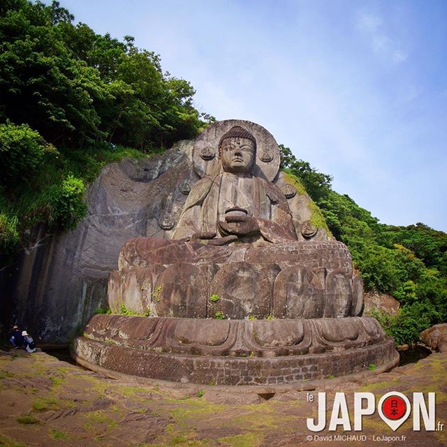 J’étais à Nokogiriyama ! Et j’avais l’impression d’être avec l’ami @jordymeow tellement le lieu fait parc d’attraction bouddhiste abandonné… Avec un « faux » bouddha en béton qui tombe en morceaux… Vestiges des années fastes 80′