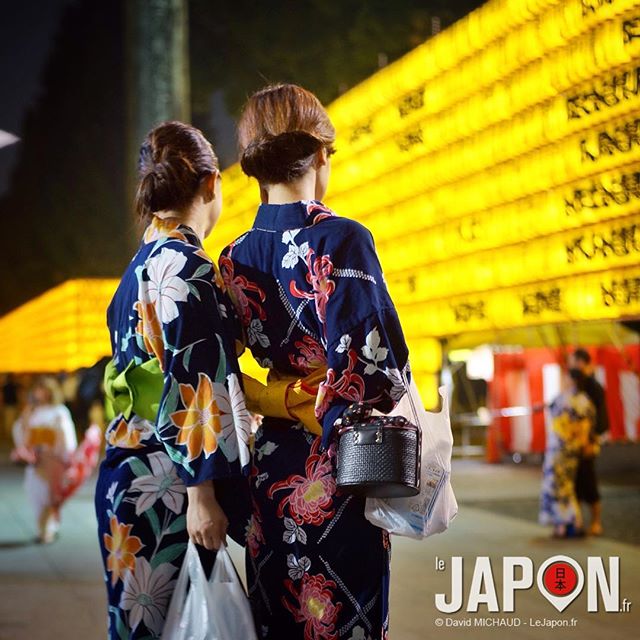 Le Mitama Matsuri au Yasukuni jusqu’au 16 Juillet ! Attention : 0 stand de bouffe, 10% ambiance, 90% sécurisé et 3/4 de touristes… 😐