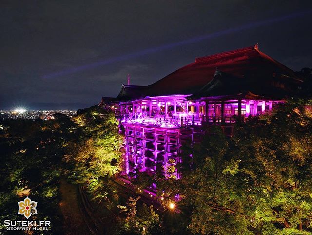 Le Kiyomizu-dera en rose pour la bonne cause #japon #kyoto #kyotosafari