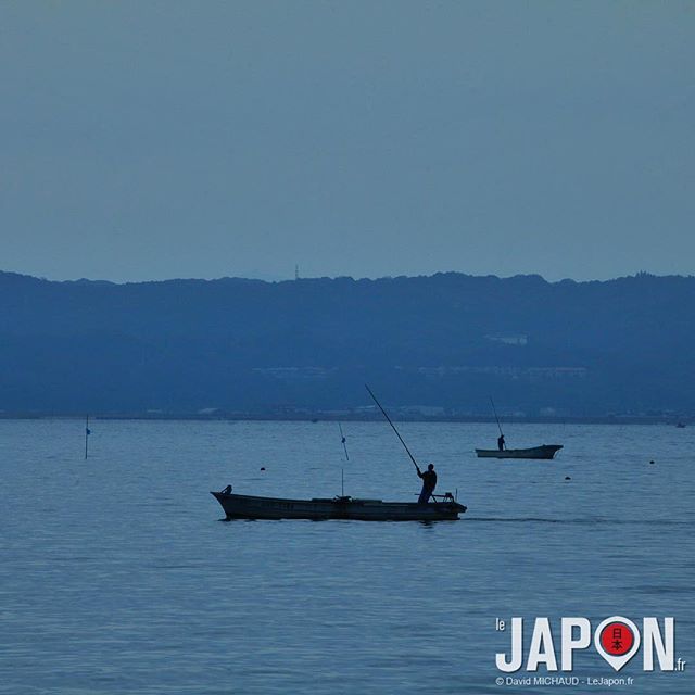 Le jour se lève sur le lac Shinji à Izumo 🌅😀
