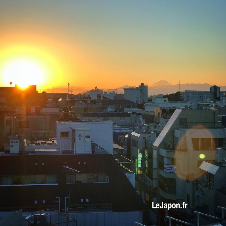 Dernier couché de soleil 2016 avec le majestueux Fuji san ! Merci de me suivre et à l’année prochaine ! Excellent réveillon à vous tous 🎉😘