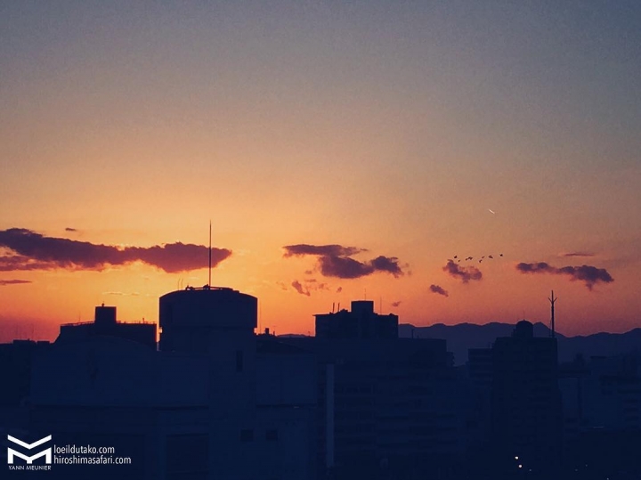 Dernier couché de soleil de l’année 2016. 
Prêt à ranger votre liste de bonnes résolutions avec les autres 😬
Heiwa !