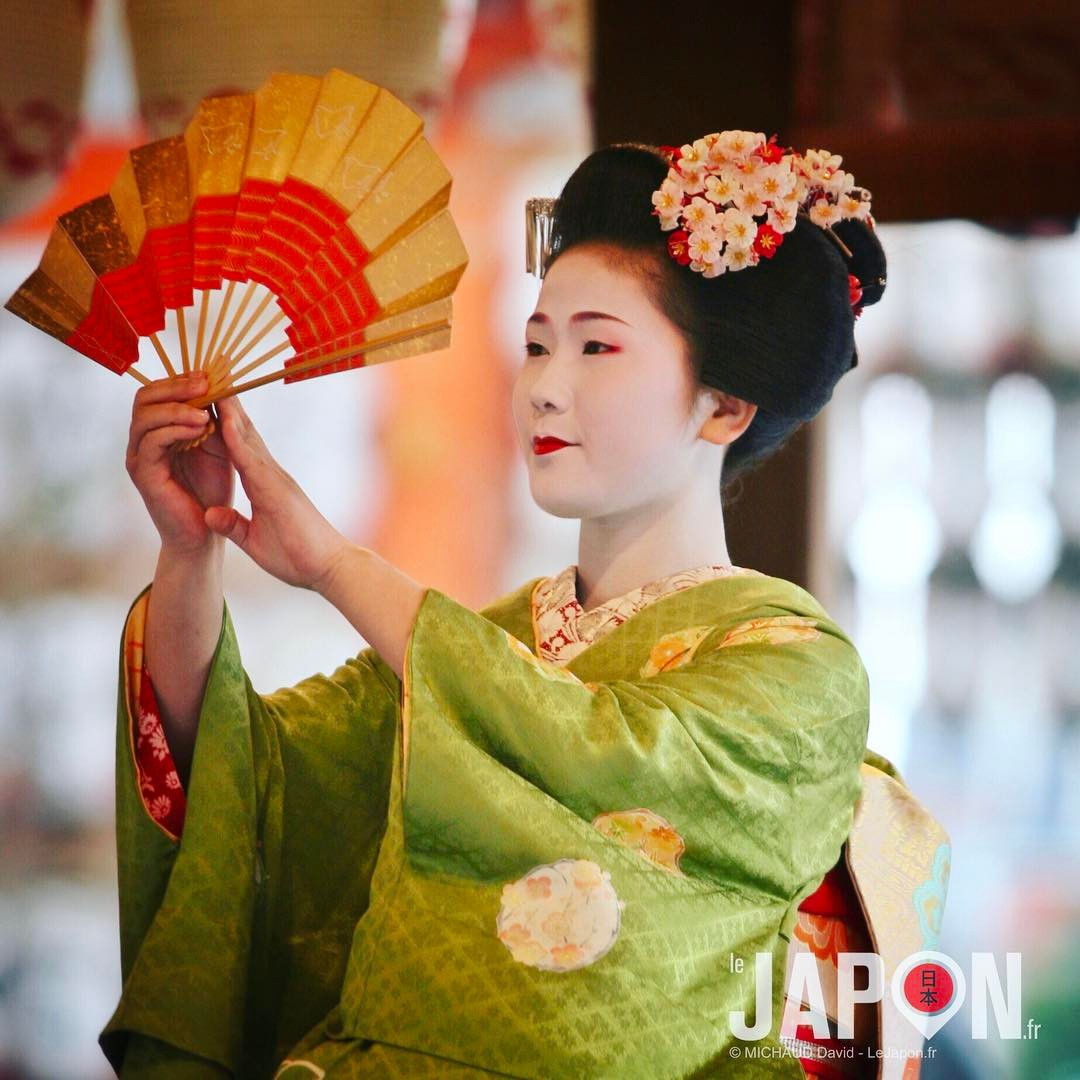 Setsubun 👹 avec des Maiko au sanctuaire Yasaka à Kyoto 😗 #Kyoto #geisha #setsubun #maiko