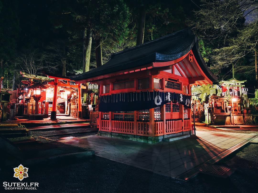 Fushimi Inari rime avec la nuit #japon #kyoto