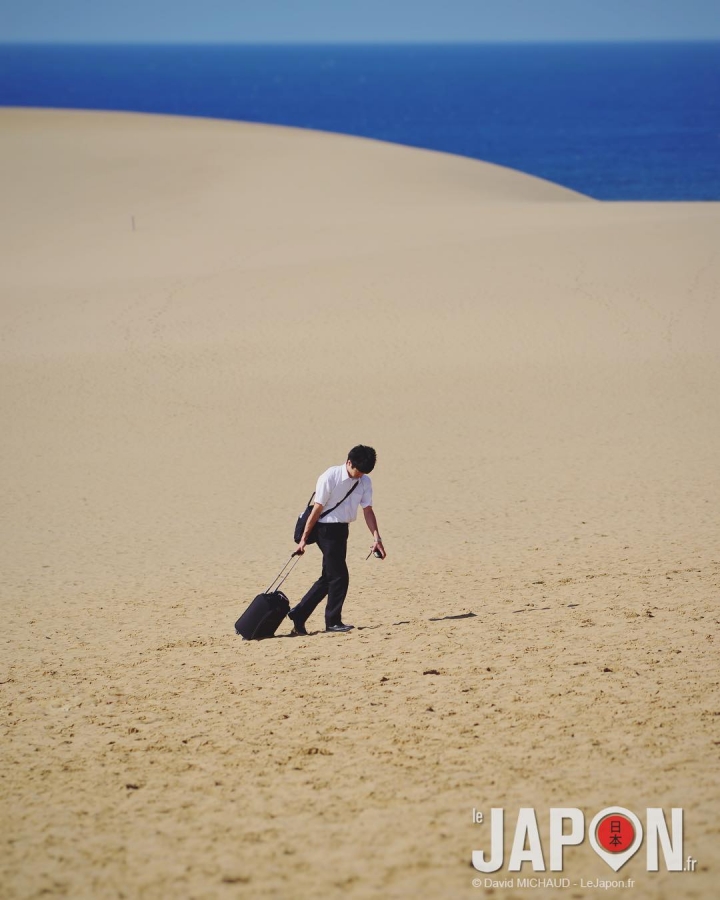 Découvrir les dunes de Tottori… idéal pour photographier la vie du salaryman et sa traversée du désert 🙇🏻🙅🏻‍♂️🏜☀️ #SaninAdventure #TottoriSakyu #Tottori
