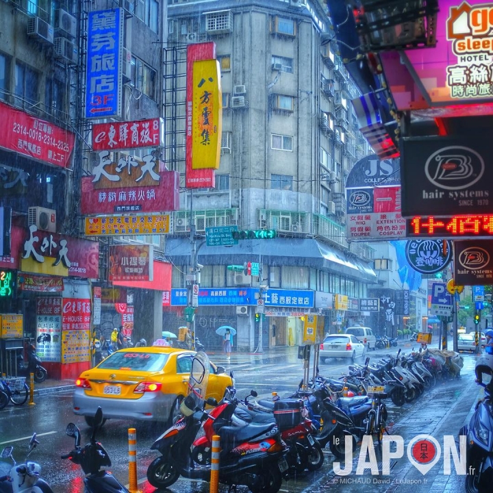 Taïpei en #UltraColor c’est sympa avec la pluie… style Blade Runner 😃 #TaiwanSafari