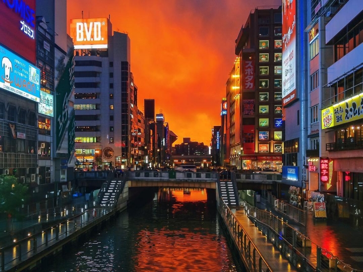 Sometime natural light can be strongest than Dotonbori’s neons 
#osaka #osakasafari #dotonbori