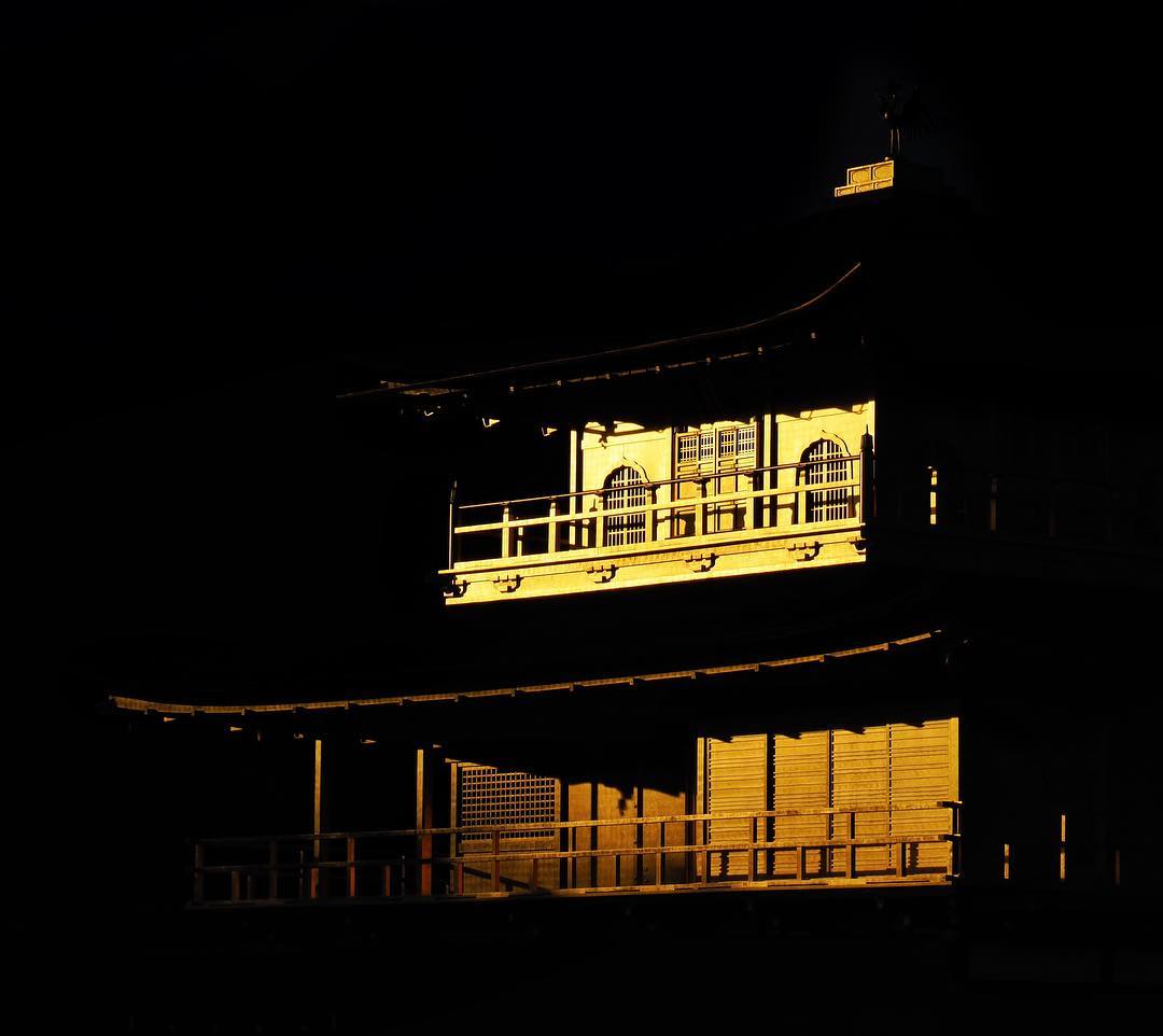 The Golden Pavilion as you have never seen
…
Le Pavillon d’or comme vous ne l’avez jamais vu
…
こんな金閣寺見たことない
.
.
.
#kyotojapan #kyotogram #kyotolove #japanfocus #japantravel #japanesetemple #japan_vacations #explorejapan #explorejpn #beautifulkyoto #ilovekyoto #ilovejapan #loves_united_kyoto #loves_united_japan #art_of_japan_ #japanawaits #bestjapanpics #super_japan_channel #photo_jpn #visitjapanjp #wu_japan #igersjp  #discoverjapan #discoverkyoto #そうだ京都行こう #京都 #京都旅 #京都好き #日本を休もう #京都カメラ部