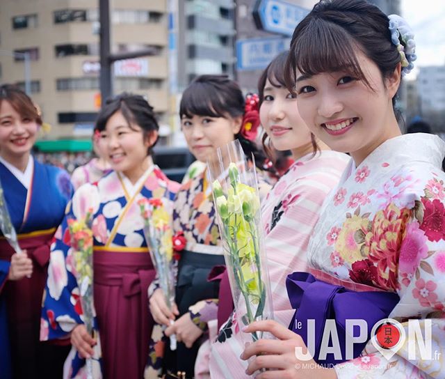 Jeunes diplômées japonaises en Hakama ! 🌸😱😘 #TokyoSafari