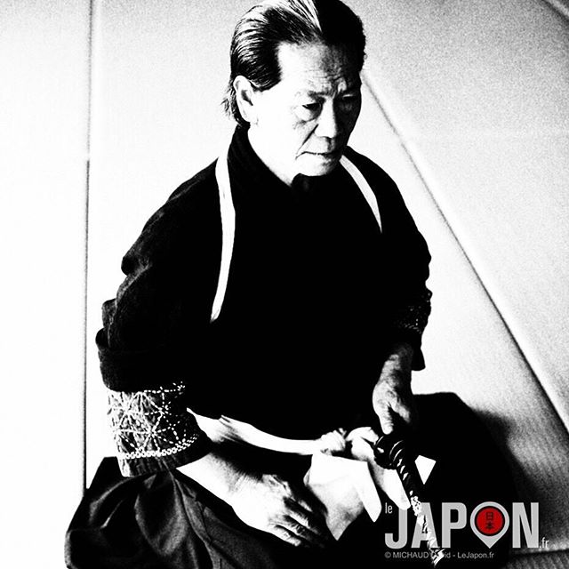 Le dernier samouraï ! J’hésite à poster plus de noir & blanc sur Instagram… mais je me demande si ce mélange de style n’est pas déroutant pour les followers et si il ne vaut mieux pas que je fasse un autre compte que pour ça ? 🤔 
Vous en pensez quoi ? #Japon #Samourai #blackandwhite
