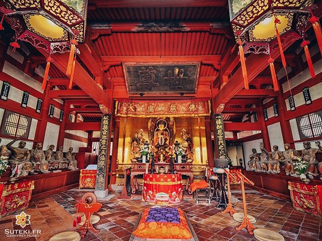 A l’intérieur d’un temple zen, là encore assez inhabituel avec son style plus chinois et sa couleur rouge bien prononcée.
.
.
.
.
.
#japanfocus #japantravel #japan_vacations #visitnagasaki #ilovejapan #ilovenagasaki #art_of_japan_ #japanawaits #super_japan_channel #visitjapanjp #igersjp #igersjapan #Lovers_Nippon #explorejapan #explorejpn #bestjapanpics #discoverjapan #discovernagasaki #olympuscamera #olympusphotography #getolympus #olympusinspired #japanesetemple #長崎 #長崎旅行 #長崎観光 #日本を休もう #そうだ長崎行こう #日本旅行