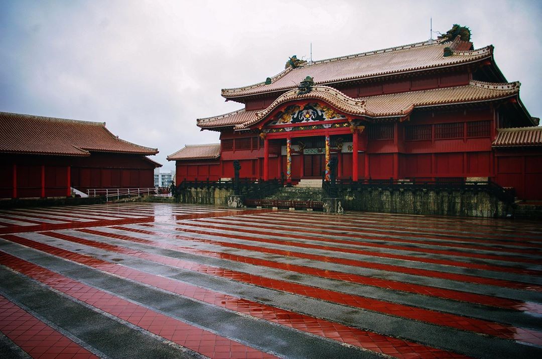 Une pensée pour le château de Shuri et pour tous les Shimanchu de ce formidable archipel des Ryukyu