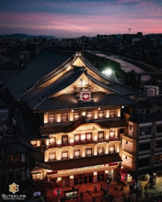 Question, cette photo est ?
A- Pas mal ! 😁
B- Très belle ! 😍
C- Superbe ! 🤩
D- La réponse D ! 😜
.
Abonnez-vous pour plus de photos du Japon => @sutekifr
.
#hellofrom Kyoto 京都 🇯🇵
#amazingkyoto #kyototravel #japanvibes #lr_moments #visitjapanfr #dscvr_earth #discoverjapan #lovekyoto #fujifilm_xseries #kansai #visitjapan #discoverer #livingonearth #theglobewonderer #lr_vista #TheWeekOnInstagram #hbouthere #CreateExplore #そうだ京都行こう #京都好き