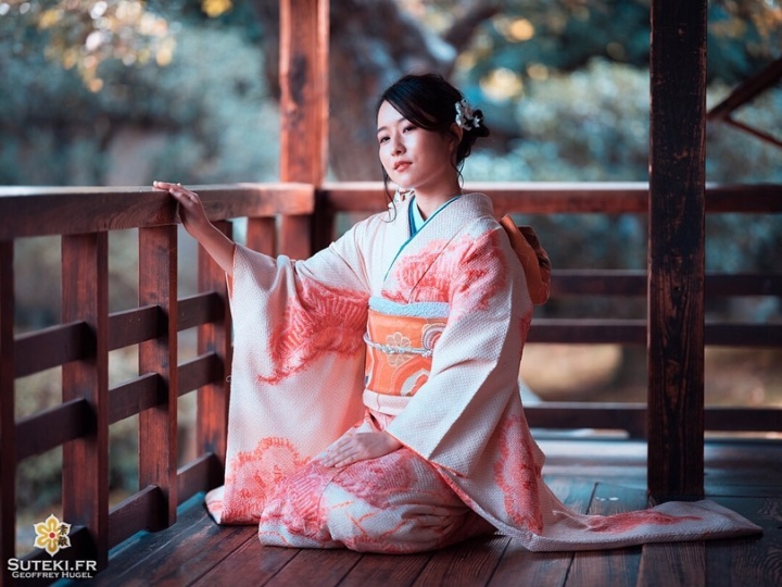 Récemment, j’ai eu l’occasion de faire un shooting photo avec cette charmante demoiselle dans l’une des très nombreuses maisons de thé de Kyoto.

Un exercice que je fais peu, mais que j’ai clairement envie de refaire. Même si le kimono c’est un peu un classique ici, ça le fait toujours bien ! Mais j’aimerai me diversifier sur les modèles également !

Bref, dites moi si vous voulez voir plus de sessions portraits sur mon feed !
.
Abonnez-vous pour plus de photos du Japon => @sutekifr
.
#hellofrom Kyoto 京都 🇯🇵
#amazingkyoto #kyototravel #japanvibes #lr_moments #visitjapanfr #photoshoot📸 #discoverjapan #lovekyoto #teahouse #kimono #kimonolovers #fujifilm_xseries #kansai #visitjapan #lr_vista #TheWeekOnInstagram #hbouthere #CreateExplore #そうだ京都行こう #京都好き