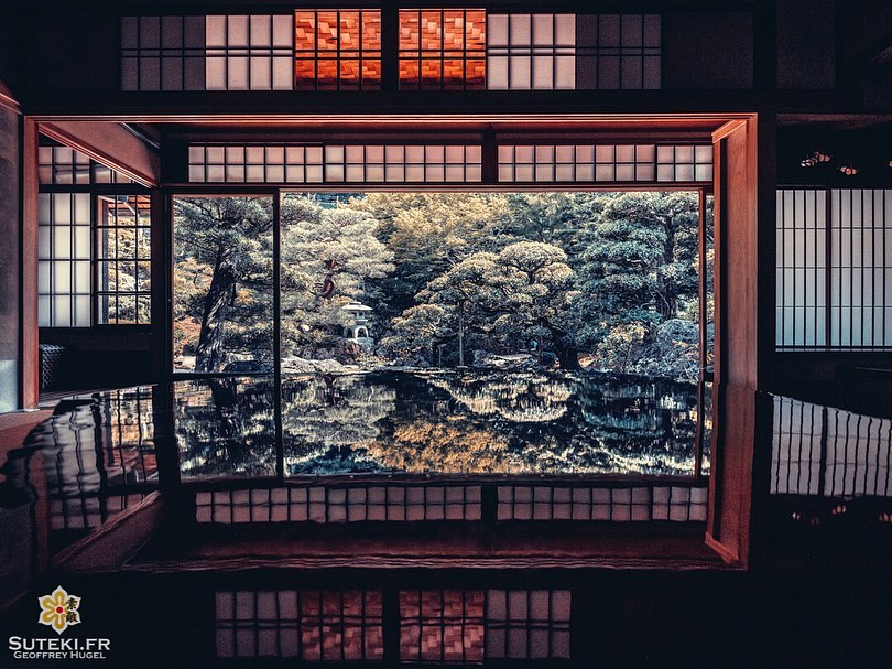 Peaceful Reflection… Un instant de pur calme comme Kyoto sait tellement en offrir ! 😁

Comme souvent quand je suis sur un spot photo, je teste plusieurs cadrages, plusieurs focales, du très grand angle au plan plus serré.

Laquelle de ces trois photos vous semble la plus adaptée à cette scène ? 🤔
.
#hellofrom Kyoto 京都 🇯🇵
#amazingkyoto #kyototravel #japanvibes #lr_moments #visitjapanjp #discoverjapan #lovekyoto #fujifilm_xseries #kansai #discoverer #livingonearth #reflectionphotography #lr_vista #TheWeekOnInstagram #hbouthere #CreateExplore #そうだ京都行こう #京都好き