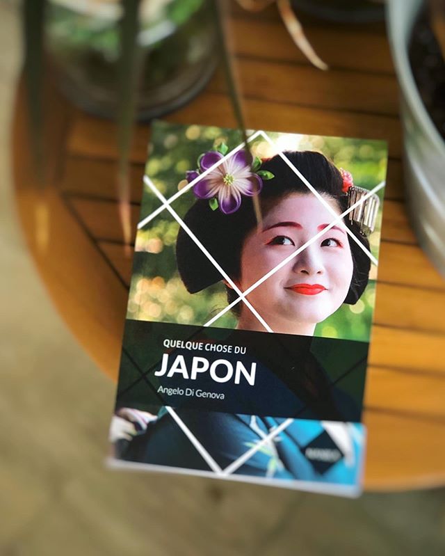 C’est le grand jour ! 
Mon premier livre, [Quelque chose du Japon] paraît aux @EditionsNanika aujourd’hui. 
Le résultat d’un long travail passionnant avec l’aide de @morgane.boullier et de ses jolies illustrations. 
Un nouvel article vous attend sur mon blog avec plus de détail. Le lien est dans la bio !

Je compte encore une fois sur votre aide pour partager l’information. Un grand merci à tous ! :) #guidejapon #nouveaulivre