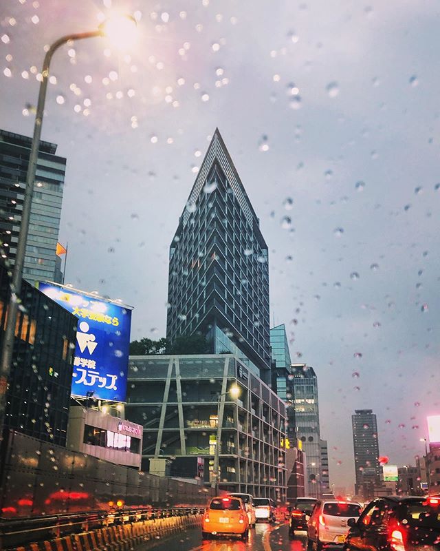 Le Chaska, du cabinet de #TadaoAndo, depuis le périphérique d’Osaka